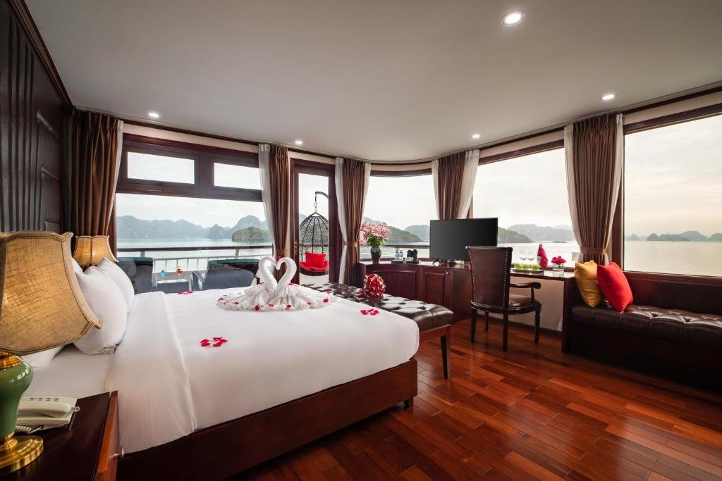 Ha Long Bay cruise