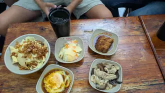 Hanoi street food and Train Street tour highlight